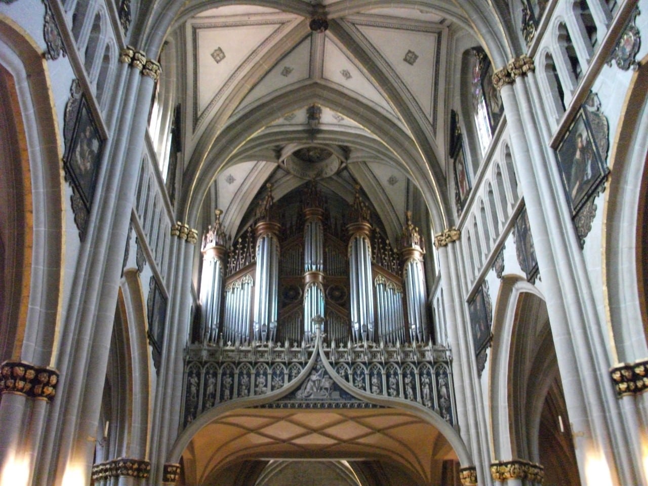 Fribourg, Cathédrale SaintNicolas, de Orgelsite