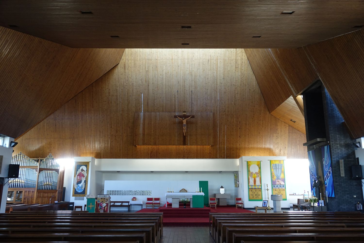 Woodchurch (Cheshire), Roman Catholic Church of Saint Michael & All
