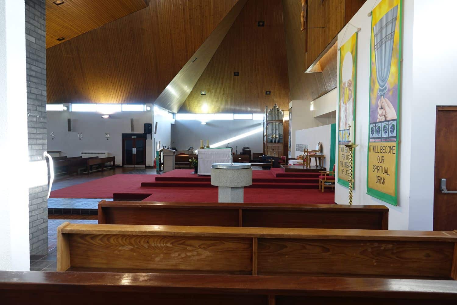 Woodchurch (Cheshire), Roman Catholic Church of Saint Michael & All